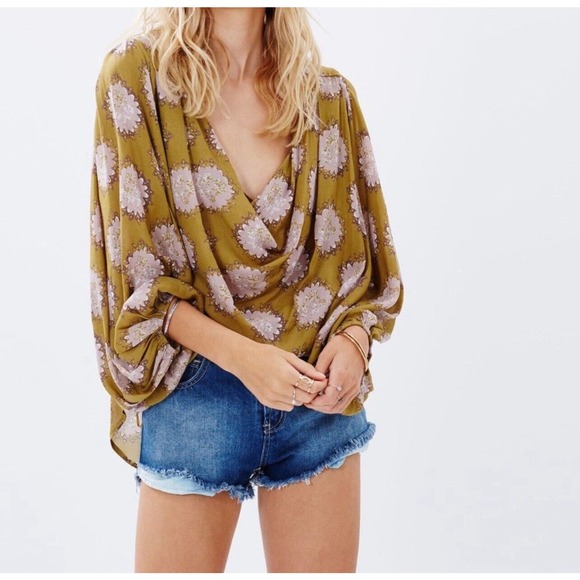 Free People Tops - Free People Cowling Around Printed Cowl Neck Top Ballon Sleeves Sz Medium